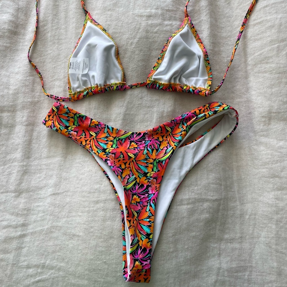 Floral Bikini Set - Picture 2 of 6